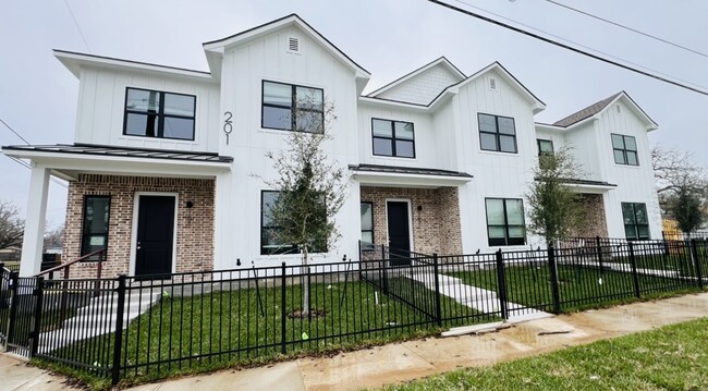 Photo - 201 Fairway Dr