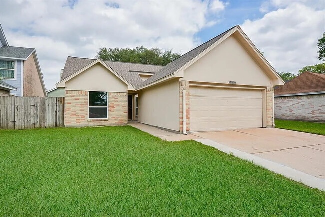 Building Photo - 11810 Glenwolde Dr