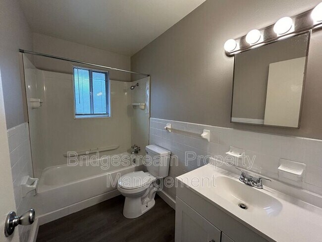 Photo - 7837 N Main St