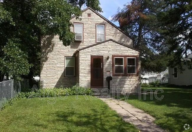 Building Photo - 4818 Fremont Ave N Rental