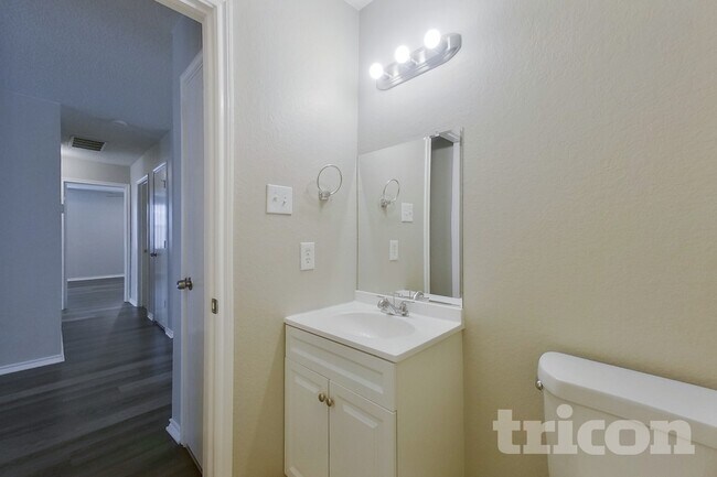 Photo - 2029 W Grove Ln