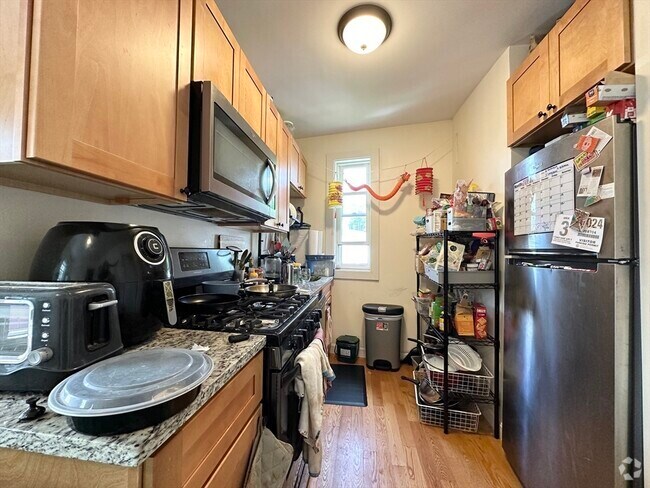 Building Photo - 146 Webster Ave Unit 3T Rental