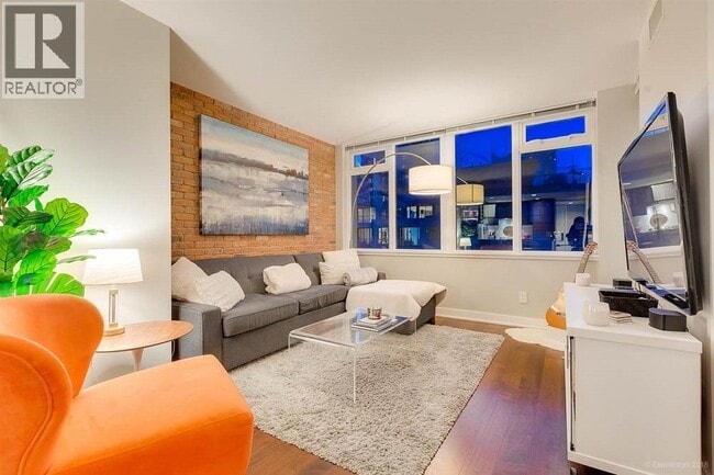 Photo - 1055 Richards St