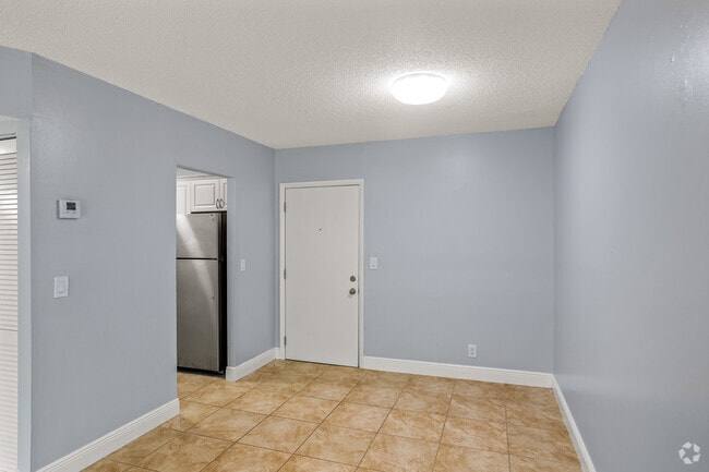 1BR, 1BA - 632SF - Dining Room