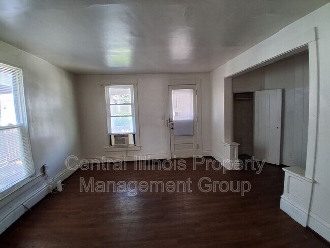 403 1/2 E. Monroe