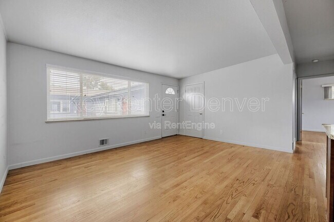 Photo - 221 S Holly St