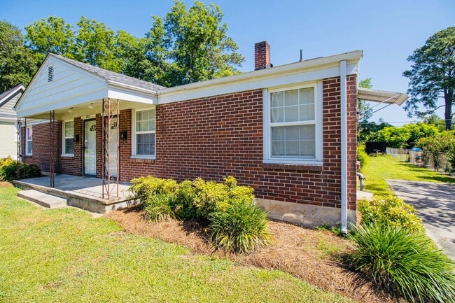 Photo - Charming 2-Bedroom Duplex in Rosewood – Available July 2026!