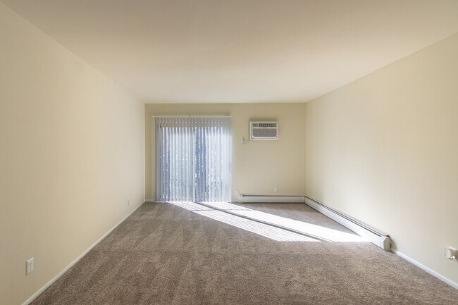 Photo - Romaine Court