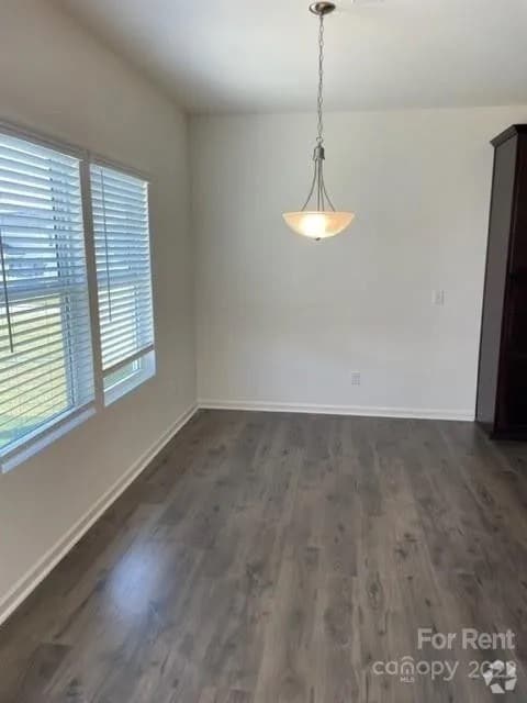 Building Photo - A charming house with 4 beds and 3 bath in...