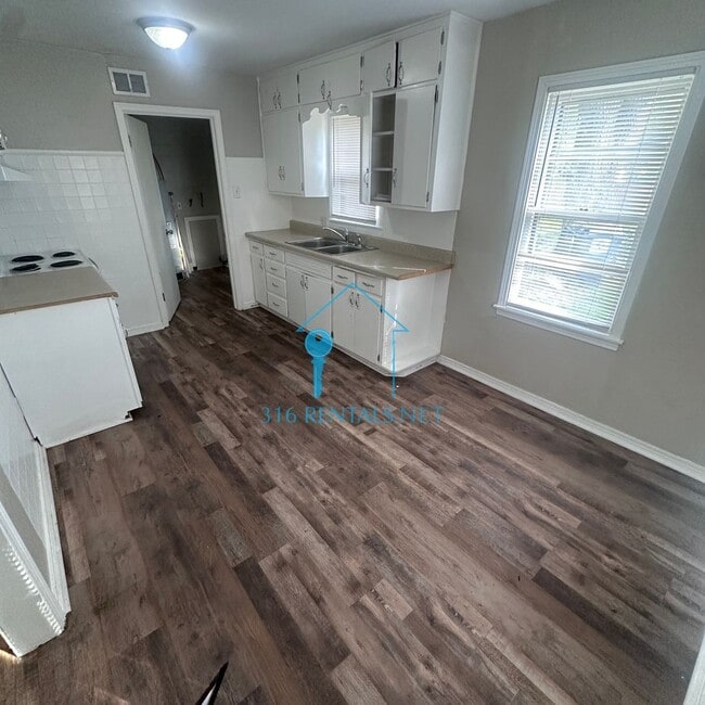 501 W 33rd St S