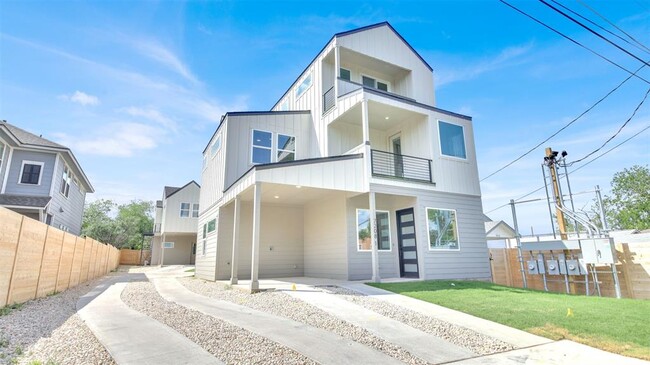 Building Photo - 7208 Providence Ave