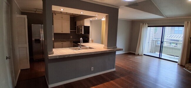 5200 Martel Ave Unit 11J