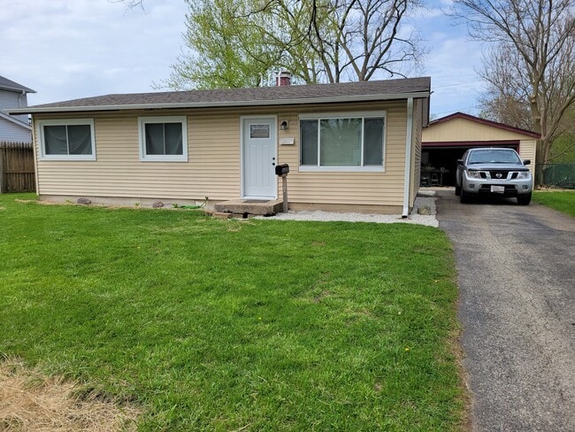 Photo - 36348 N Edgewood Dr House
