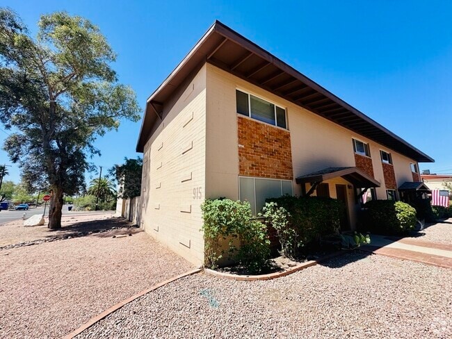 Building Photo - Spacious 2 Bedroom + 2 Bathroom Townhome w...