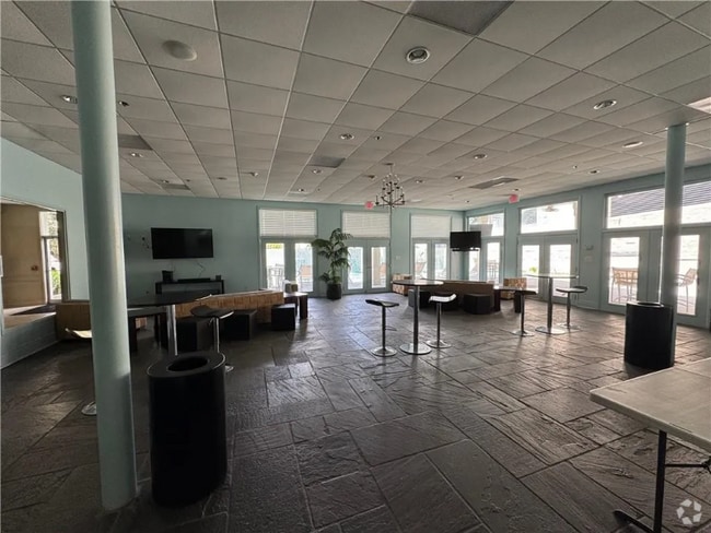 Building Photo - 1205 St Charles Ave Unit 803 Rental