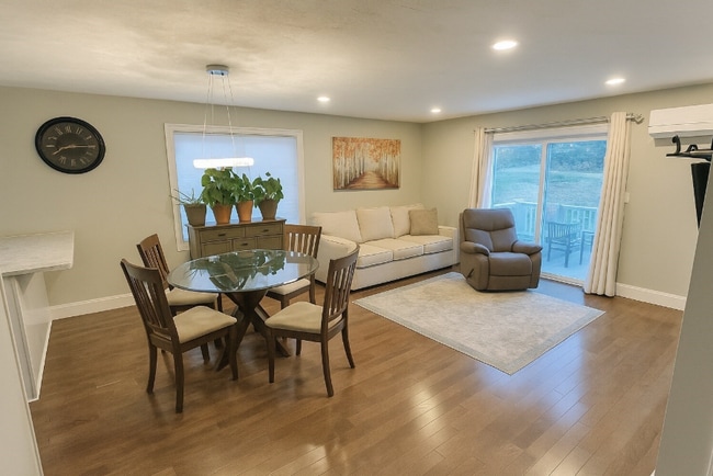 Photo - 16 Sugar Maple Ln