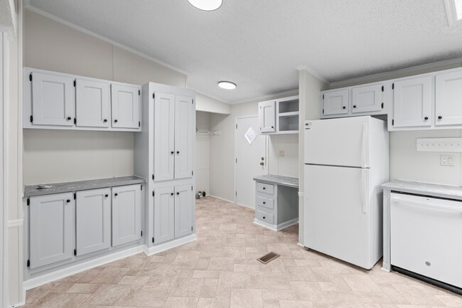 Photo - 209 Varner Dr SW