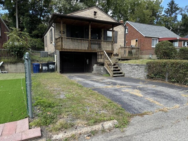 Photo - 1844 Younger Ave