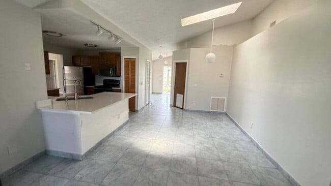 Photo - 901 SW Gaitor Ave