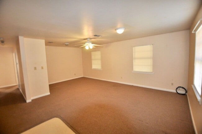 Photo - FOR LEASE! 2 BR - 1BA - Frame Home with Carport in Great Location in Weatherford.