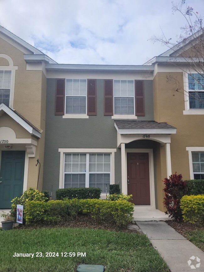 Building Photo - 2 bedroom, 2.5 bath townhouse