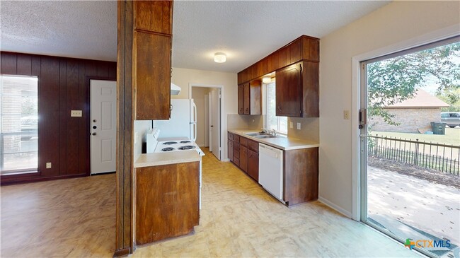 Building Photo - 402 Skyline Ave