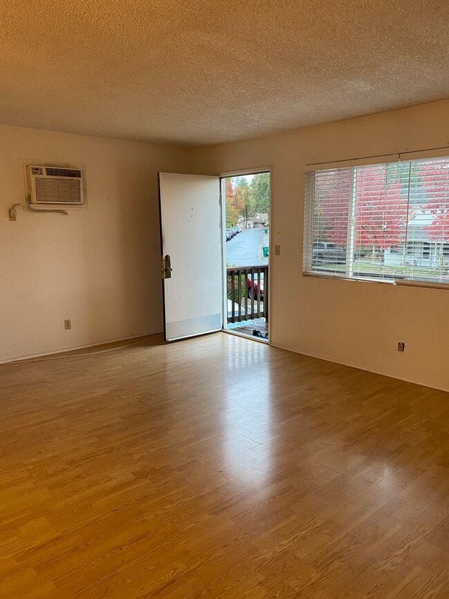 Building Photo - 495 Ridgecrest Ct Unit #3