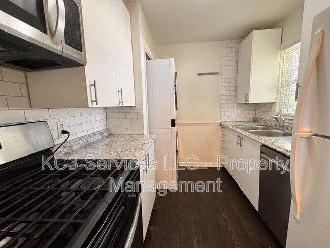 Photo - 11108 Bennington Ave