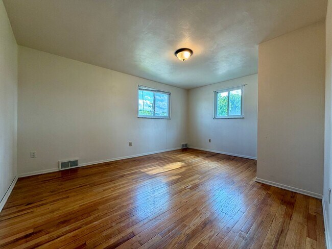 Photo - Outstanding 2 Bedroom in Cheswick with Central A/C & Yard! Call Today!