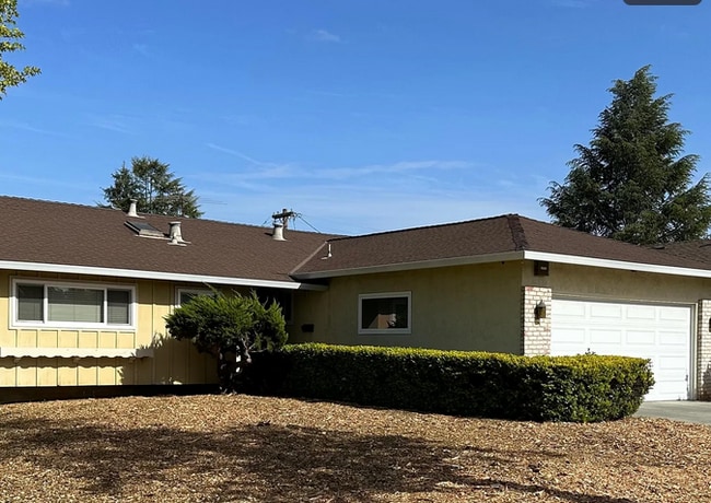 Photo - 1548 Heron Ave
