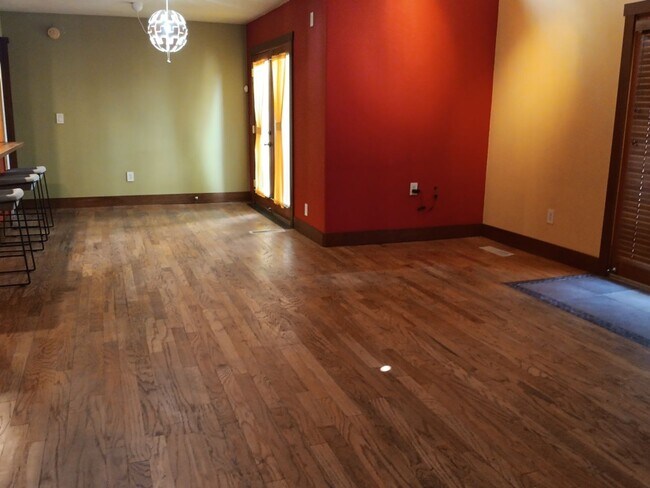 Photo - 3 Bedroom, 2 Bathroom Home! Schedule a Showing Today!