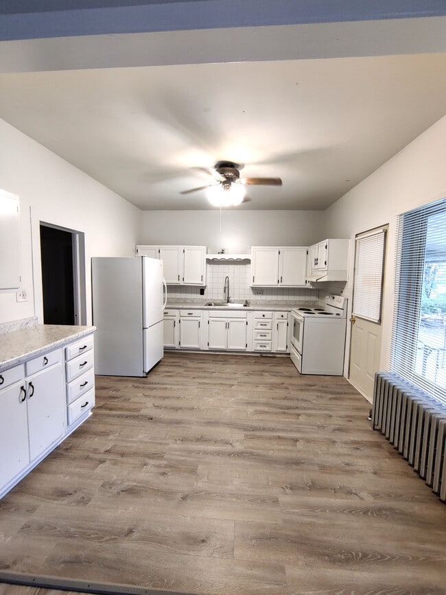 Photo - 242 W Lincoln Ave