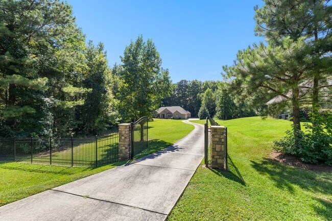135 Trustin Lake Dr