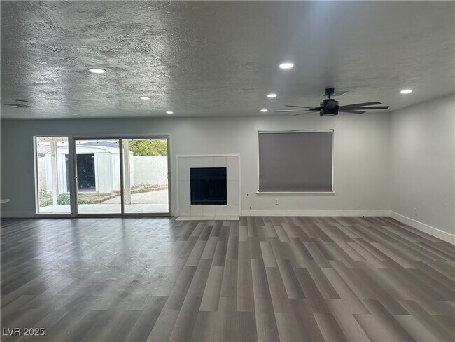 Photo - 811 Vermillion Dr