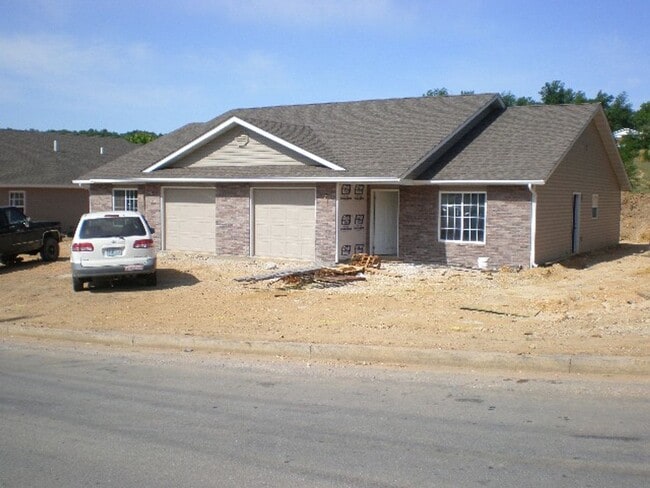 Building Photo - 1574-MF2-E4 Unit A Rental