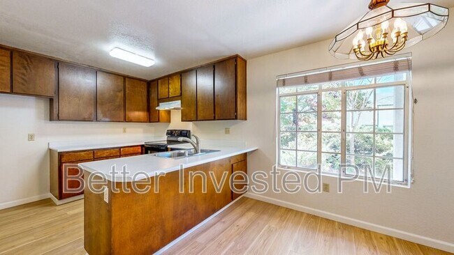 Photo - 657 Rinaldo St