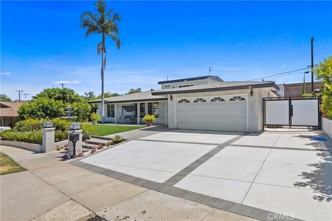 Photo - 2254 N Derek Dr House