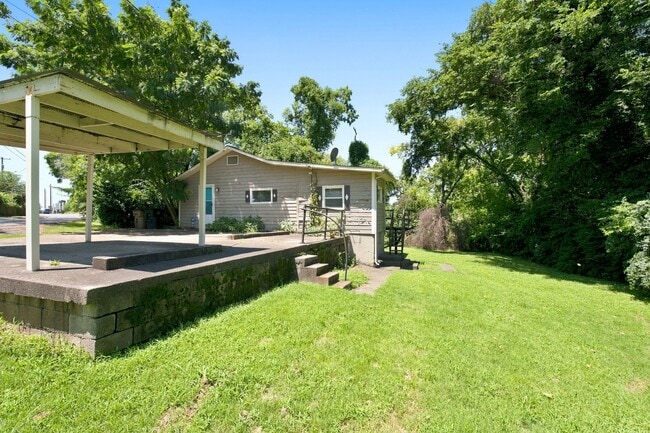Photo - 501 Weakley Ave