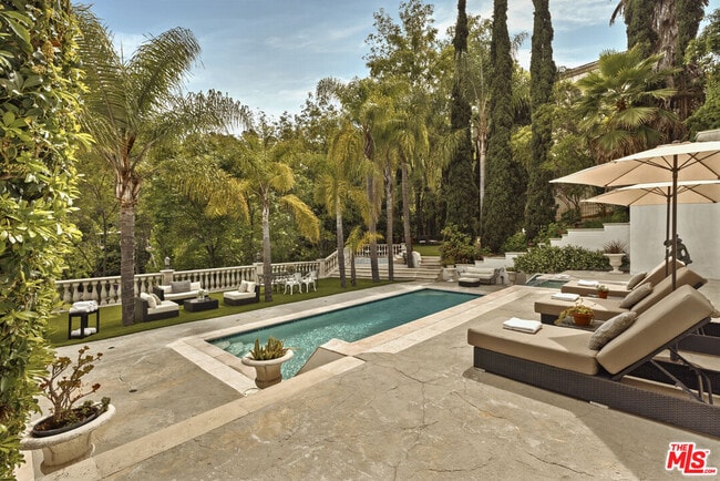 Building Photo - 3780 1/2 Multiview Dr