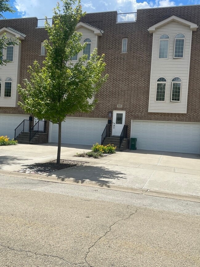 Photo - 908 East St