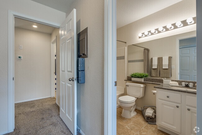 Laguna, 2 BR, 2 BA - 950 SF