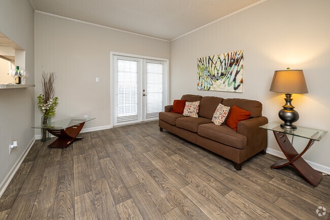1BR, 1BA - 658SF - Living Room