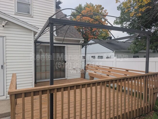 Photo - 5027 6th St NE