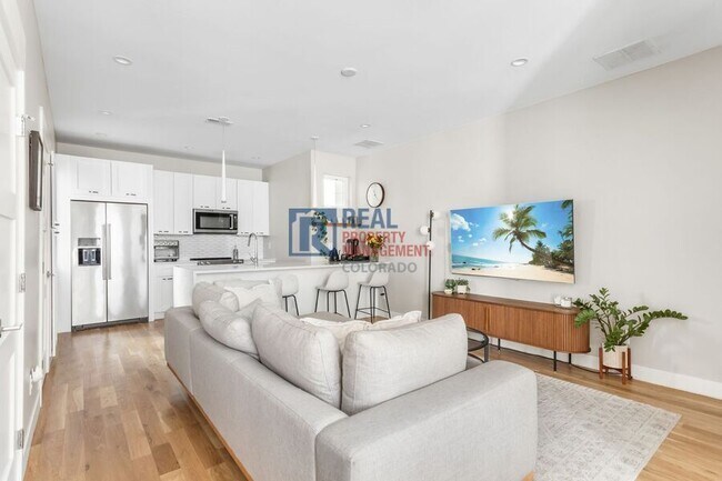 Photo - 1262 Yates St