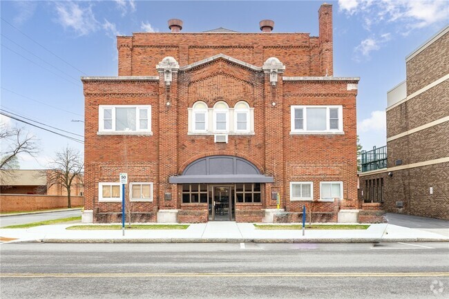 Building Photo - 400 Main St Rental