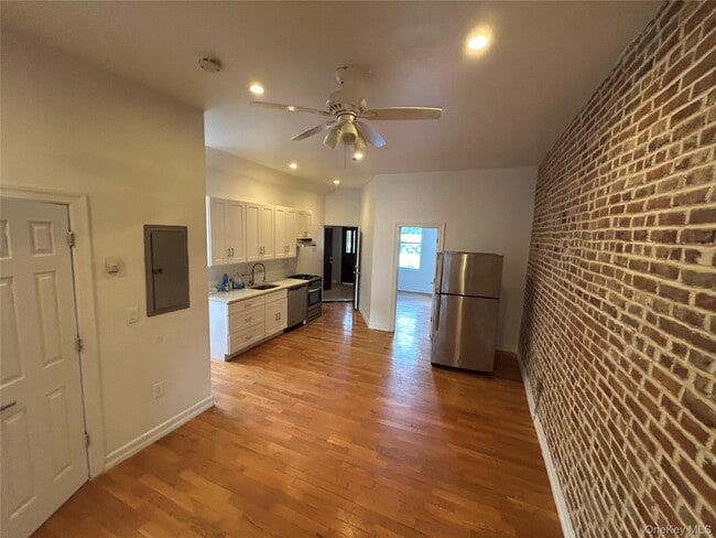Photo - 151 Kingsland Ave