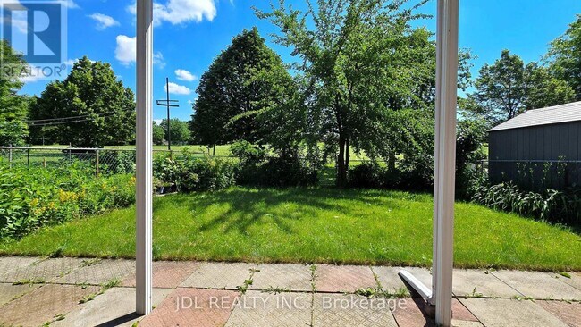 Photo - 233 Fairglen Ave