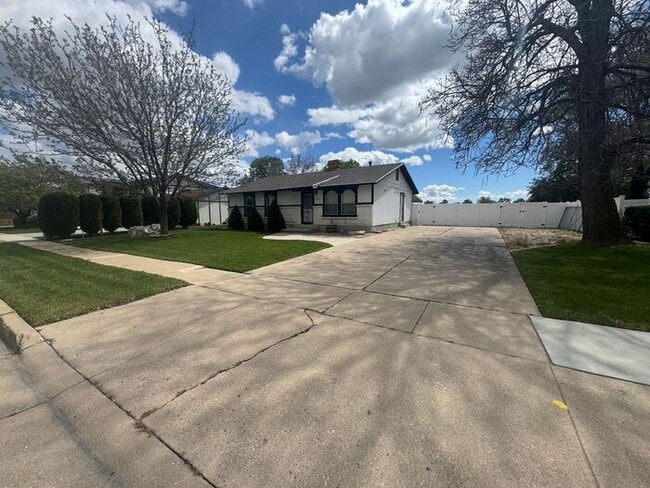 Photo - 3 bdrm 1 bath Home. Move in Ready!