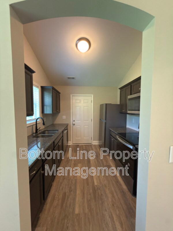 Photo - 200 Alexander St