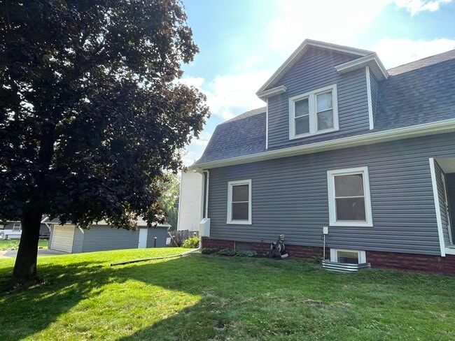 Photo - 3202 Lincoln Way